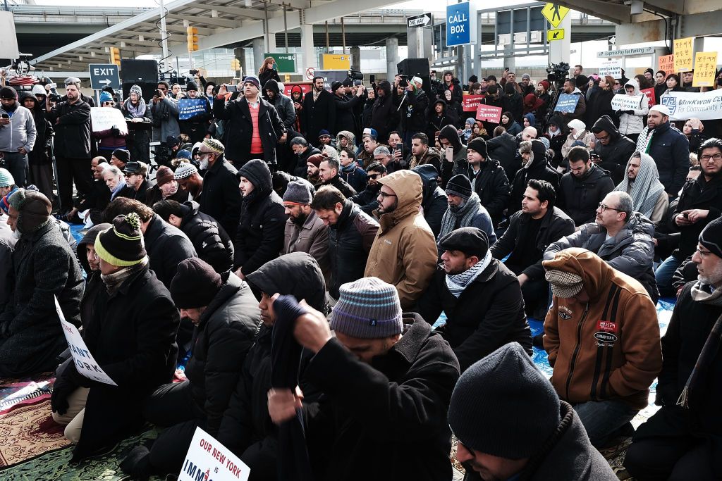 Muslim men pray at a prayer and demonstration at JFK airport to protest President Donald Trump's immigration ban, February 3, 2017 <br>
